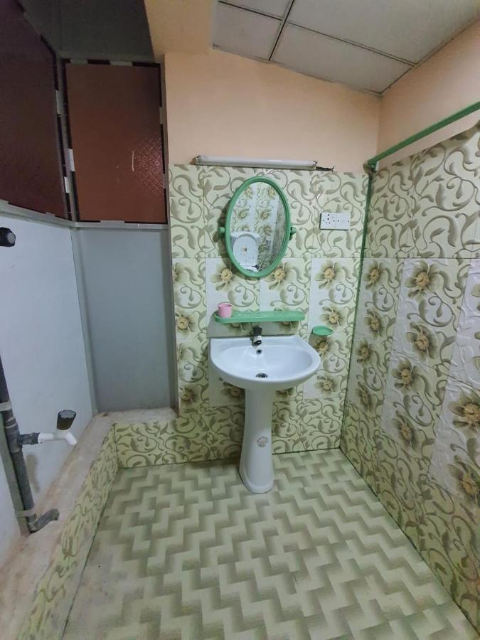 Hb Budget Rest Hotel Jaffna Luaran gambar